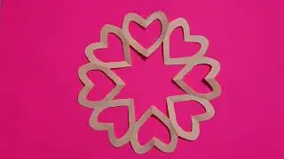 Comment plier une feuille de papier pour cr&eacute;er une rosace en forme de c&oelig;urs
