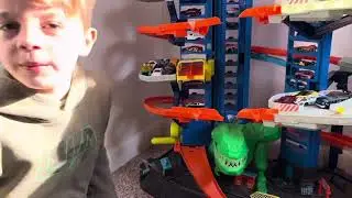Garrett&rsquo;s Ultimate Garage and Expandable Truck Showcase
