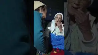 98-летняя Аэби Карма Кхочилу исполняет традиционную песню народа Монпа.
