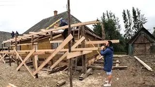 O casă veche, un vis nou: tăiem acoperișul și începem terasa