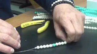 come infilare un bracciale con filo elastico tutorial