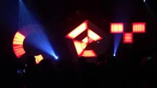 Com Truise - Cyanide Sisters
