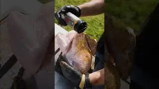 🦃 Comment r&eacute;ussir la dinde parfaite sur le BBQ au charbon! 🔥