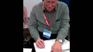 Dean Yeagle drawing Mandy at WonderCon2010