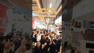 Band macht Stimmung auf der Welser Messe! 🥳#Shorts