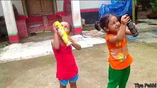 দুই বোন মশা মারতে কি ব্যাবহার করছে দেখুন || Afra Jannatul | Cute Baby | Tiya Pakhi 
