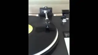 Mitsubishi LT-30 linear tracking turntable