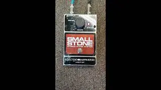 Maniac Mark's 19th Auction - Lot 139 - Electro Harmonix Small Stone EH4800 Phase Shifter