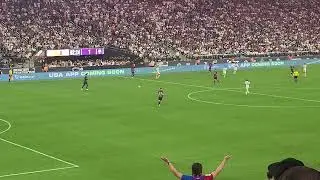 Pique gets booed and Shakira Chants at El Cl&aacute;sico Real Madrid vs Barcelona Las Vegas, NV
