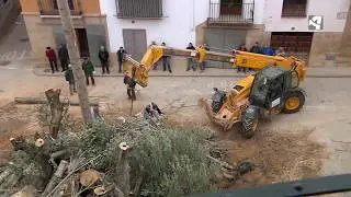 La Monumental de Castelserás: montaje de la hoguera