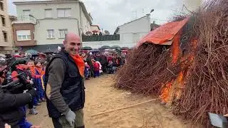 La hoguera de San Antón vuelve a iluminar el inicio del año rinconero