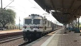 Slowly crossing from Vaitarna Bandra - Amritsar Paschim SF Express hauled with WAP-7  BRC #railway