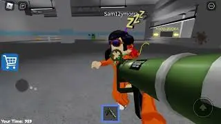 Playing Barry&rsquo;s prison run in Roblox!(kinda flash warning)