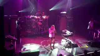 Metric - Stadium Love (Live in Chicago 5.20.2010)