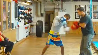 Boxing Pad Work . бокс работа на лапах