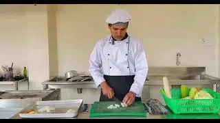  किचन  हेल्पर मा बिदेस जाने साथीहरु ले यसरी काम सिक्नु का साथै एउटा भिडियो पनि बनाए भने सजिलो हुन्छ
