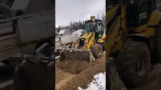 Spreading Dirt With HidroMek Loader | #construction #heavyequipment #winter