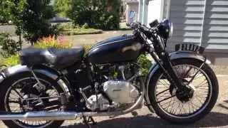 1951 Vincent Comet Motorcycle 500cc - (15) Running on the drive