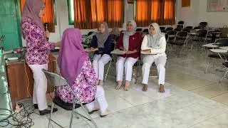 Senam Kaki Diabetes Melitus Kelompok 9 kelas 3C Universitas Bhamada Slawi