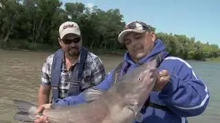 Fisherman Chase RED HOT Red River Catfish | Lund Boats