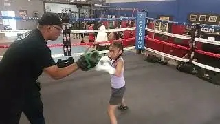 Melody Saldana mit work with coach West Rise Above boxing academy Banning CA