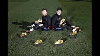 Messi & Su&aacute;rez pose with their Golden Shoe trophies