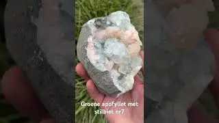 Groene apofyliet met stilbiet nr7