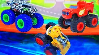 Монстр Траки HOT WHEELS VS ВСПЫШ и ЧУДО МАШИНКИ. Состязание машинок в бассейне. Видео эксперимент