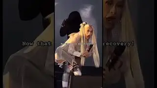 Christina Aguilera handling a microphone fail like a true pro #christinaaguilera #xtina