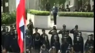 กำนันสุเทพ Thailand Protesters Sing National Anthem Outside US Embassy