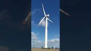2 turbiny wiatrowe HSW-250 w mjsc Janowo