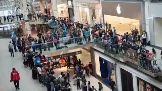 Waiting in line for the Iphone X & Unboxing