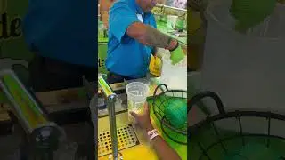 Fresh Squeezed Lemonade ! Water, Lemons, Sugar, Ice #guttatv #Lemonade #lemon