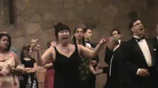 Lois Poon & her singers sing 
