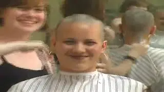DVD &laquo;Бритьё головы Коррины с помощью Меган&raquo; (№ 203) сейчас идёт на Haircut.net