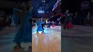 Выступление бальных танцев
