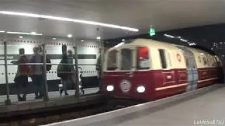Glasgow Subway 120th Livery arriving at Buchanan St.