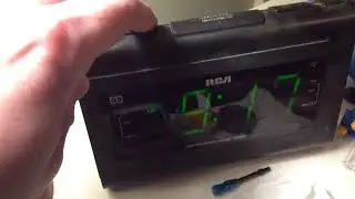 Комплект часов-радио с зарядкой через RCA USB RC142