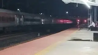 18521 Vizag - Kadapa Tirumala Express Departing from Nidubrolu Station #indianrailways #train #IRCTC