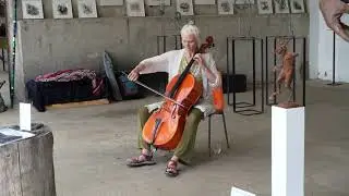 Birgit Yew von Keller au violoncelle au Festival des arts foreZtiers (juillet 2025)