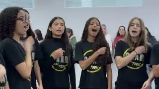 Deus Não Está Morto - Flash Mob na Prefeitura de Araucária | Coral Teen CAAR