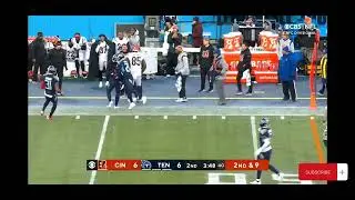 Joe Burrow finds Tee Higgins for a great catch and play! Nice throw too! (God bless you guys) 🙂