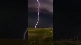 Thunderclap Power: Nature&rsquo;s Electrifying Symphony 🌩️