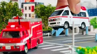 【総集編】トミカコマ撮り大人がハマる懐かしいミニカーの世界tomica cars and trucks Ambulance minicar runs emergency vehicle videos