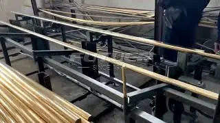Brass bars are automatically fed into the equipment and automatically cut (high efficiency)
