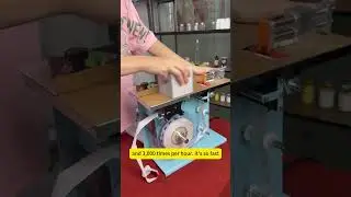 Small right angle labeling machine help factory save  labor cost with little investment.###labeling