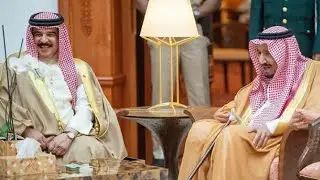 استقبل الملك حمد بن عيسى لخادم الحرمين الشريفين الملك سلمان بن عبدالعزيز آل سعود