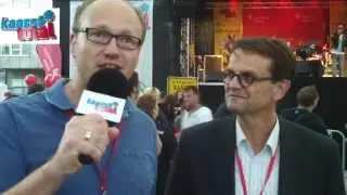 Initiativkreissprecher Bernd Espeter begr&uuml;sst die Sparkassen B&uuml;hne bei kaarst*total 2013