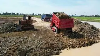 Wonderful mini Bulldozer Pushing Massive Stones BIG Truck 5Ton