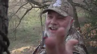 Keith Burgess shoots first day bowhunting during the Kansas rut! | Smalltown Life